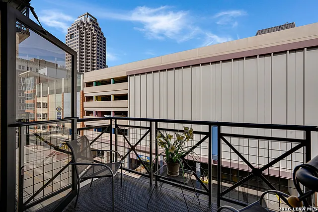 Travis Park Lofts — Photo 4