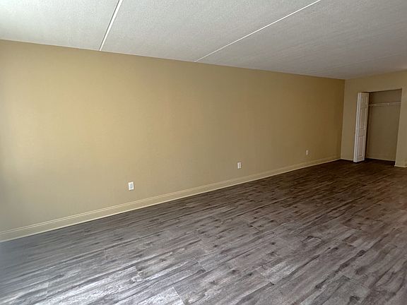 5th image of 934 Southern Artery Unit 110