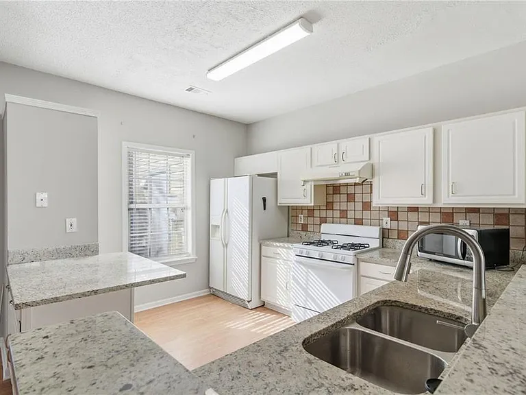 4645 Valais Ct #77 — Photo 9