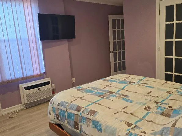 1625 Emmons Avenue image 16 of 25