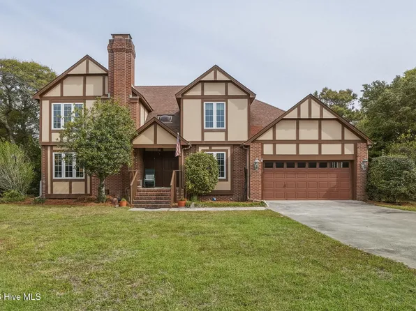 105 Laurel Court, Pine Knoll Shores, NC 28512