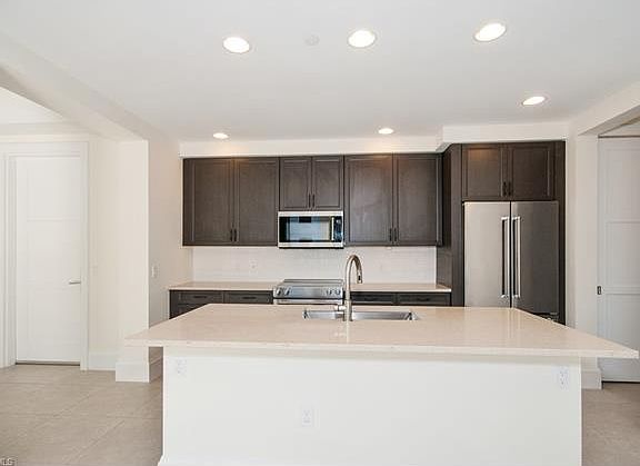 5th image of 1030 3rd Ave S Unit 416