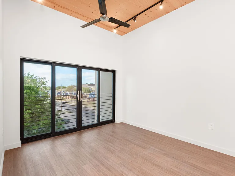 Nova Austin — Photo 71