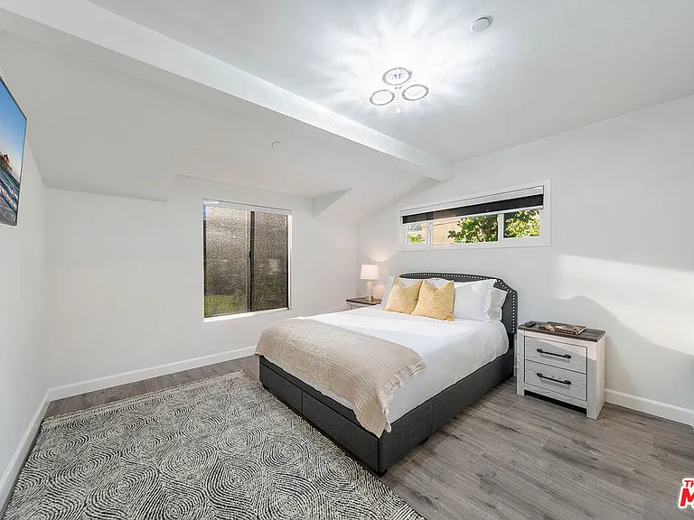 5010 Fulton Ave — Photo 29