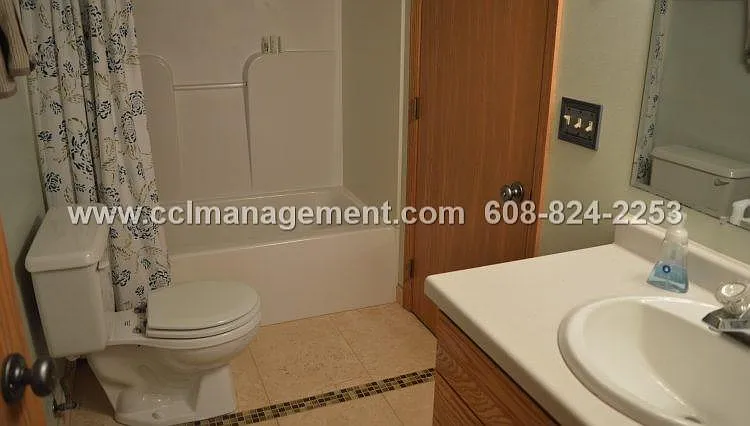4 bed, 1890 sqft, $2,795 — Photo 3