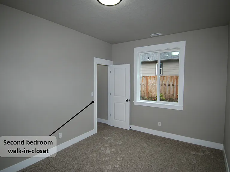 255 NW Douglas St — Photo 14