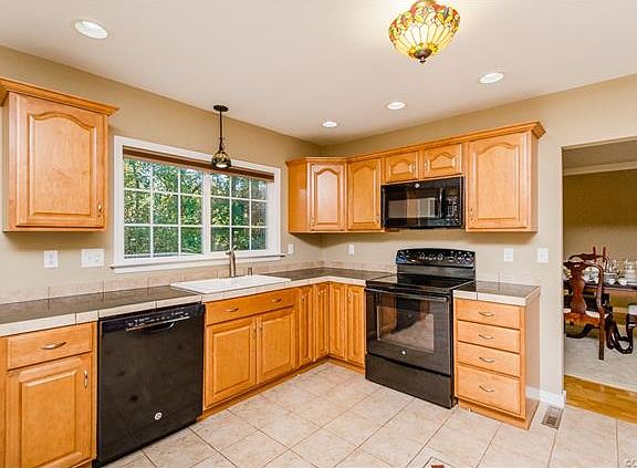 4th image of 4411 Briarwick Dr