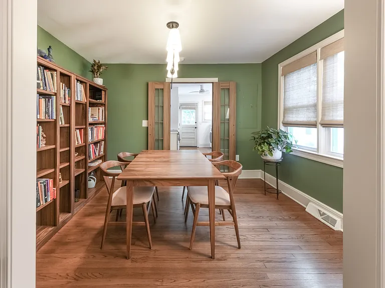 29 Oak Forest Dr — Photo 2