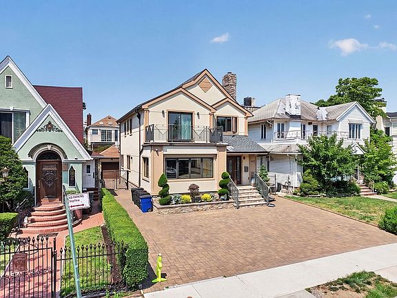2nd image of 262 W End Ave