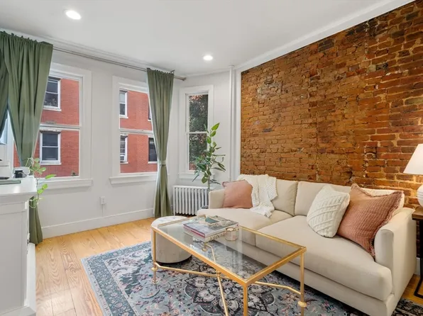34-34 Grove Sq #4, Boston, MA 02114