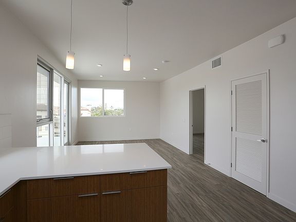 3rd image of 3535 Indiana St Unit 21