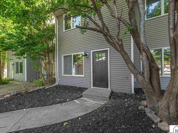 1641 Pleasant View Dr, North Mankato, MN 56003
