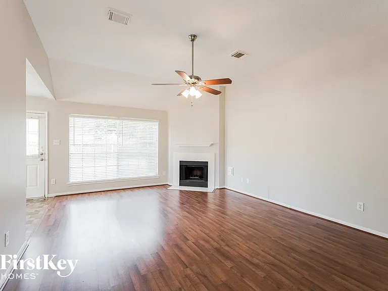 22542 Guston Hall Ln — Photo 2