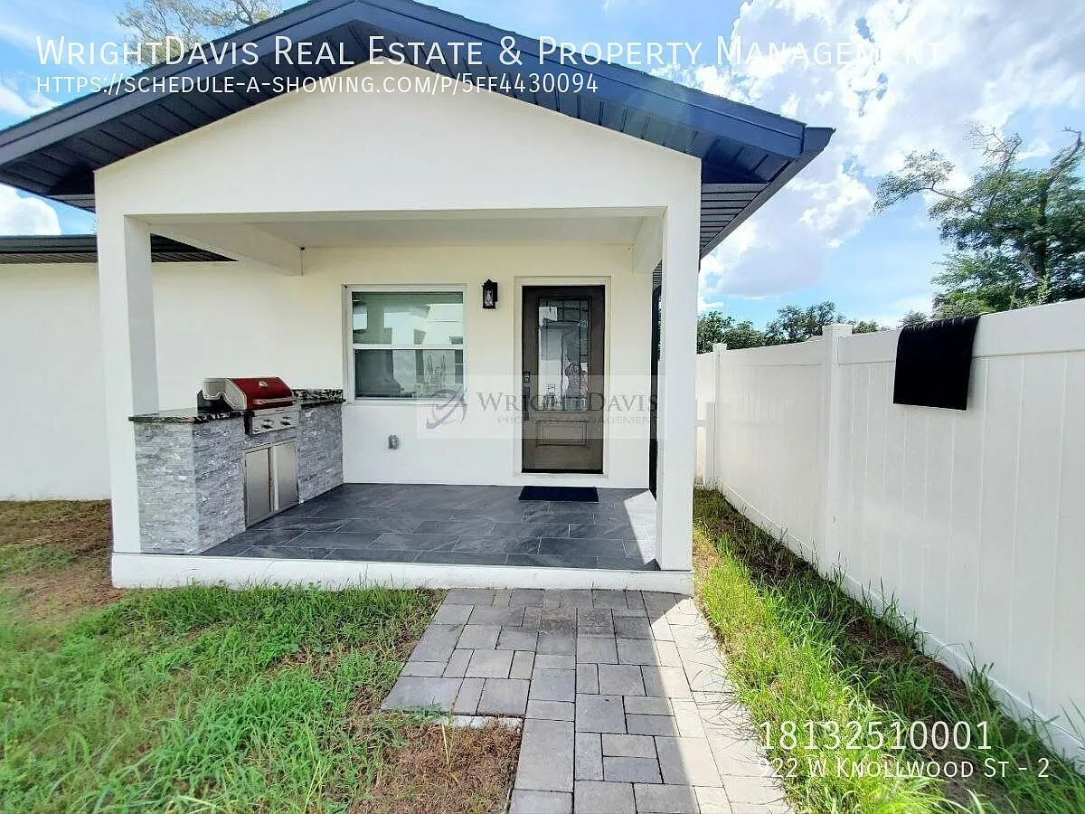 Modern 1/1 Home Just Two Blocks from ZooTampa! — Photo 2
