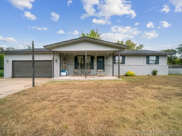607 E Radcliff St, Locust Grove, OK 74352