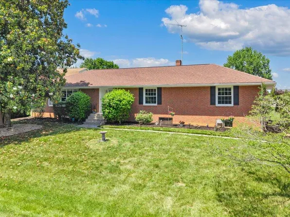 2124 Bridle Ln, Roanoke, VA 24018