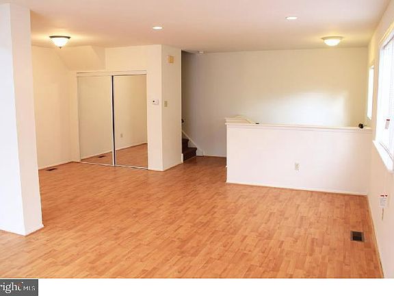 4th image of 1526 Marcy Pl #B