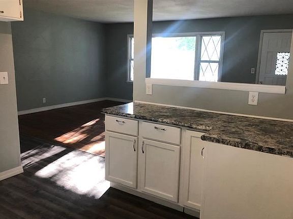 5th image of 611 N Marmaton Rd