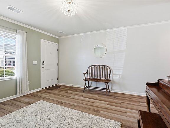 4th image of 36 Chalet Ct