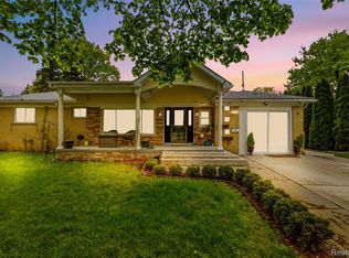 7271 Lucerne St, Dearborn Heights, MI 48127