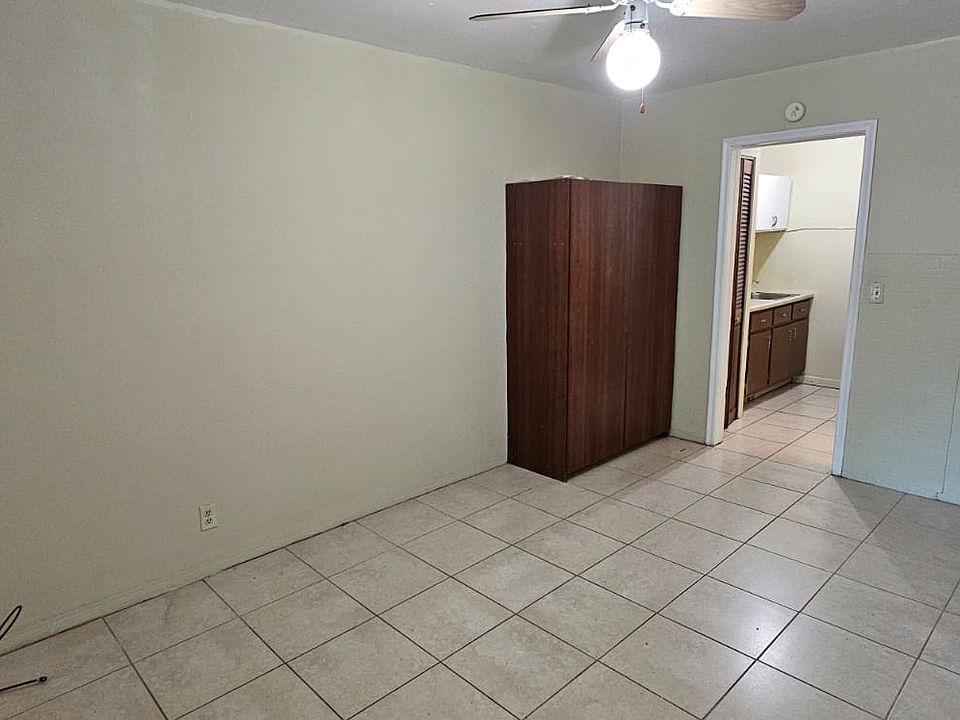 1st image of 717 NE 1st St Unit 2