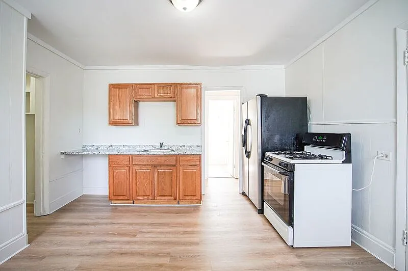 11-13 Newman St #3