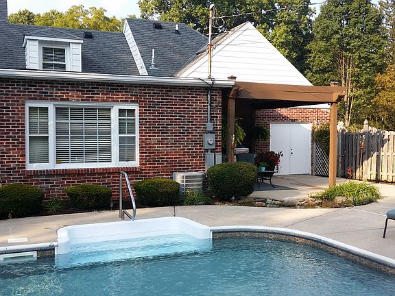 5th image of 1131 Sunset Dr