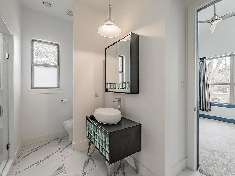 2400 Ridgecrest Dr — Photo 12