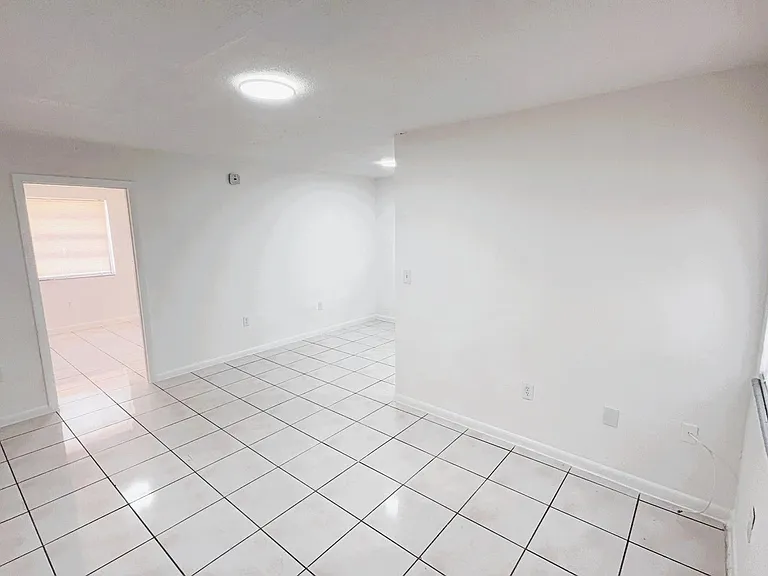 Danielle Apartments — Photo 5