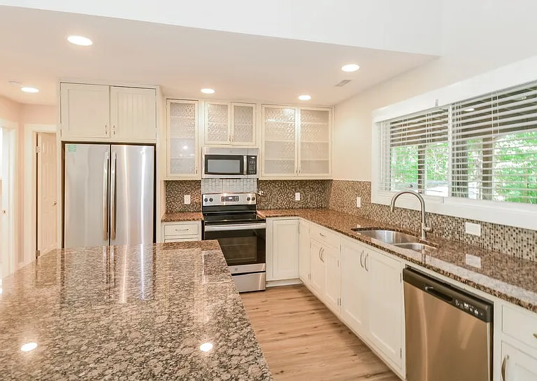 310 Berwick Ct — Photo 7