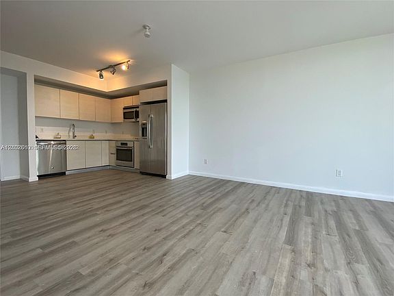 3rd image of 4250 Biscayne Blvd APT 1404