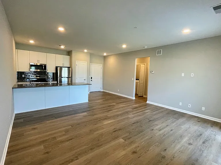 The Creek Apartments — Photo 37