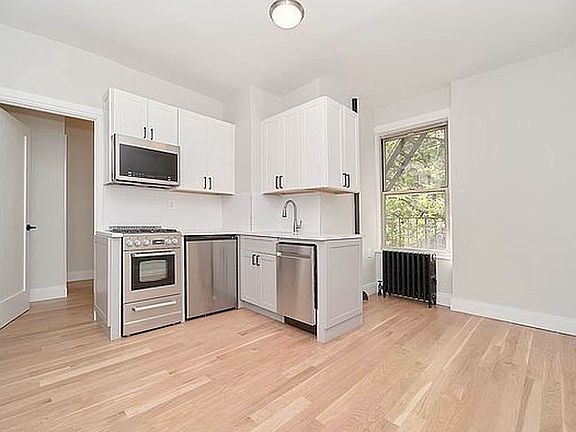 4th image of 42 Grove St APT 3