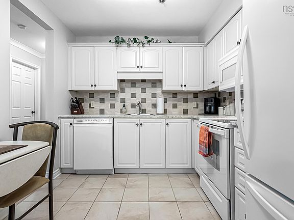 4th image of 93 Kearney Lake Rd #308