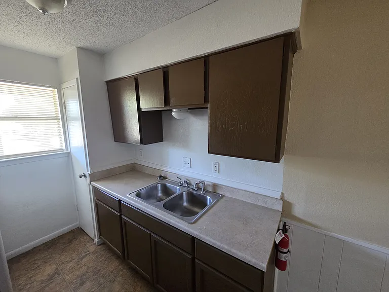 601 Harbour Ave #208 — Photo 6