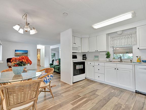 3rd image of 7184 SE Redbird Circle