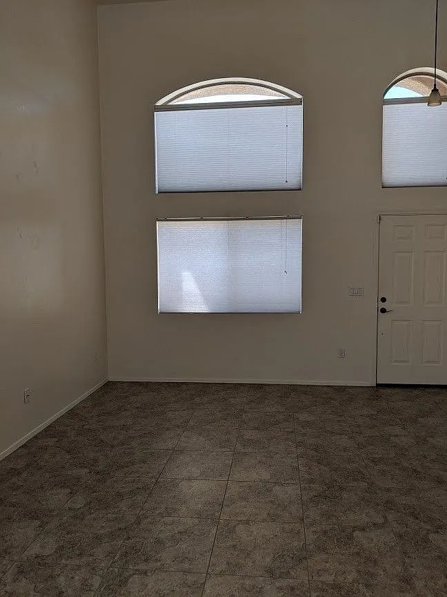 3 bed, 2.5 bath, 1765 sqft, $1,840 — Photo 2
