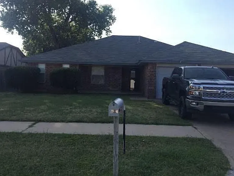 3601 Shannon Dr — Photo 1