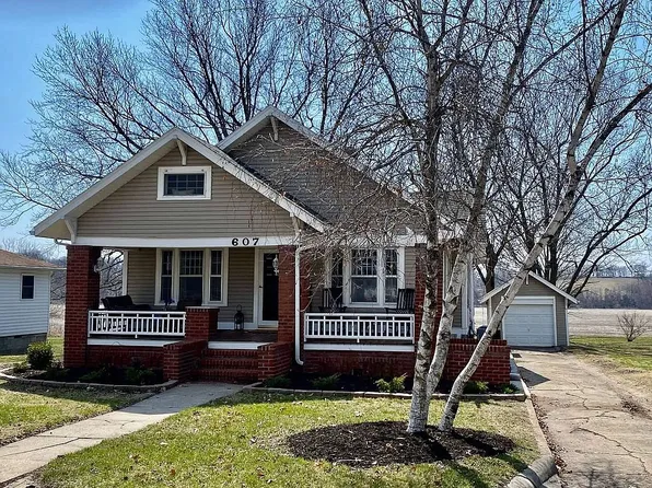 607 E South St, Albany, MO 64402