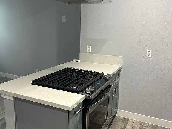 5th image of 845 E 6th St APT 6