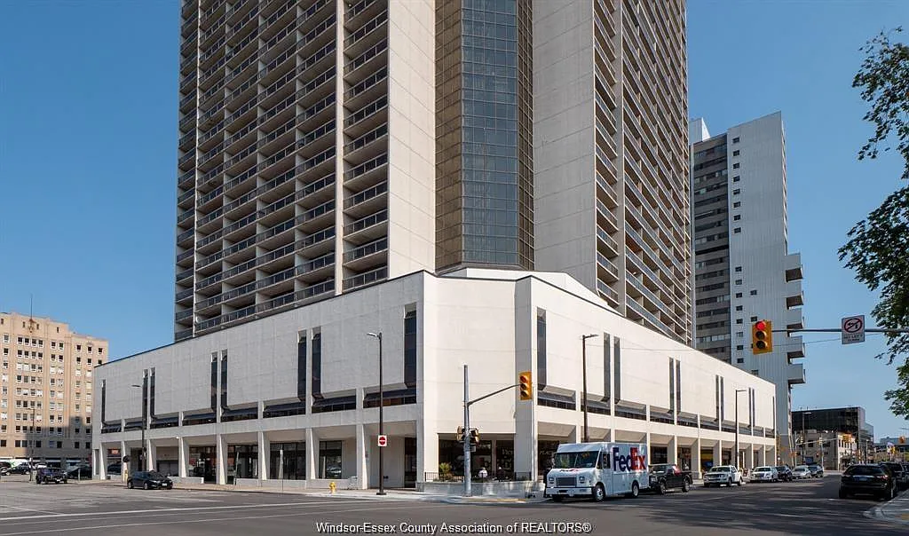 150 Park St W #1209 photo 1