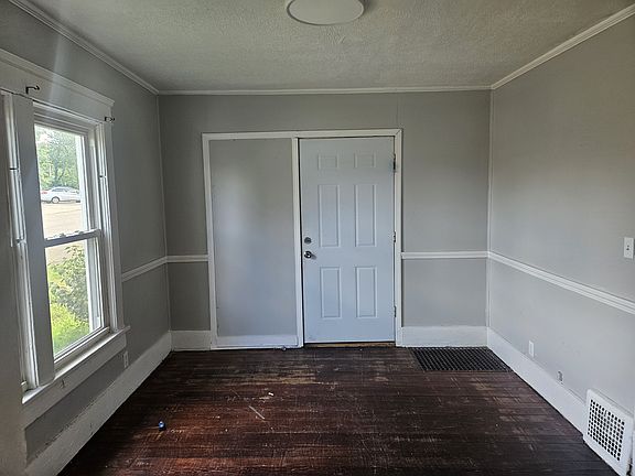 5th image of 2600 Abbott Pl NW