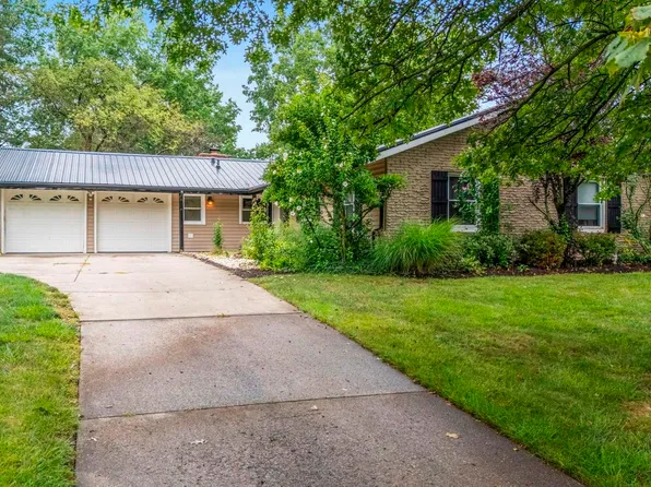 192 Greenbriar Dr, Aurora, OH 44202