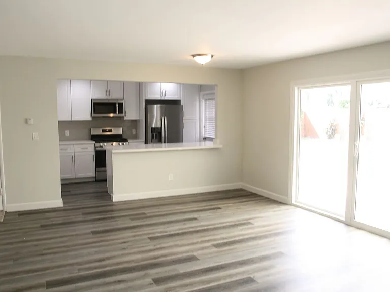 4434 La Crosse Ave — Photo 6