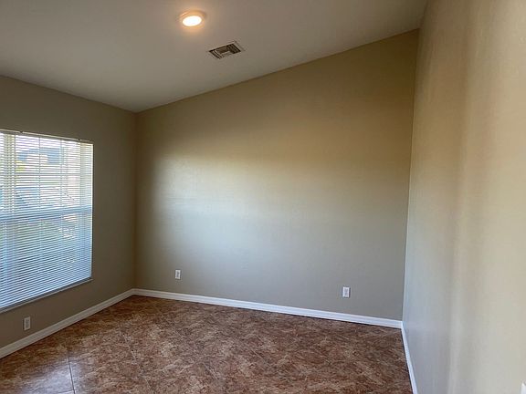 4th image of 600 NE 24th Ter