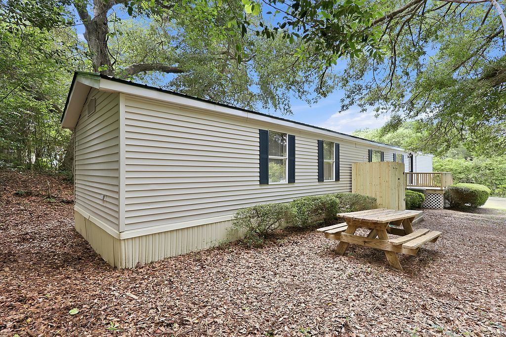 8703 Woodpecker Ln - Property Image