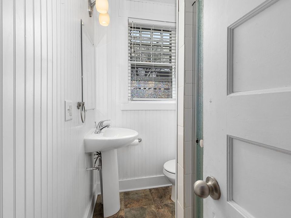 1st image of 538 Logan St SE #540