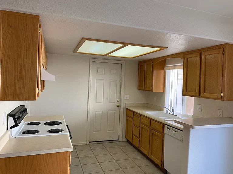 3350 Tomahawk Dr — Photo 6