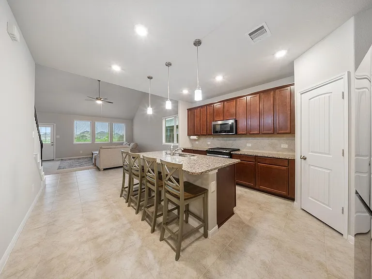 5318 Marisol Cove Dr — Photo 6