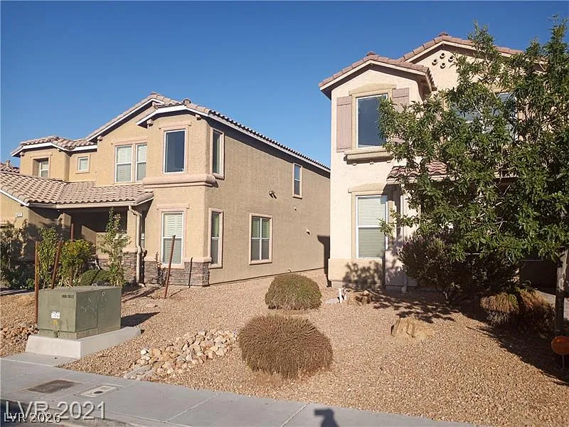 4 bed, 3.5 bath, 3247 sqft, $2,800 — Photo 1